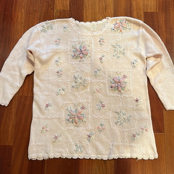 Source Unknown Sweaters - 🌺 Ladies sweater!